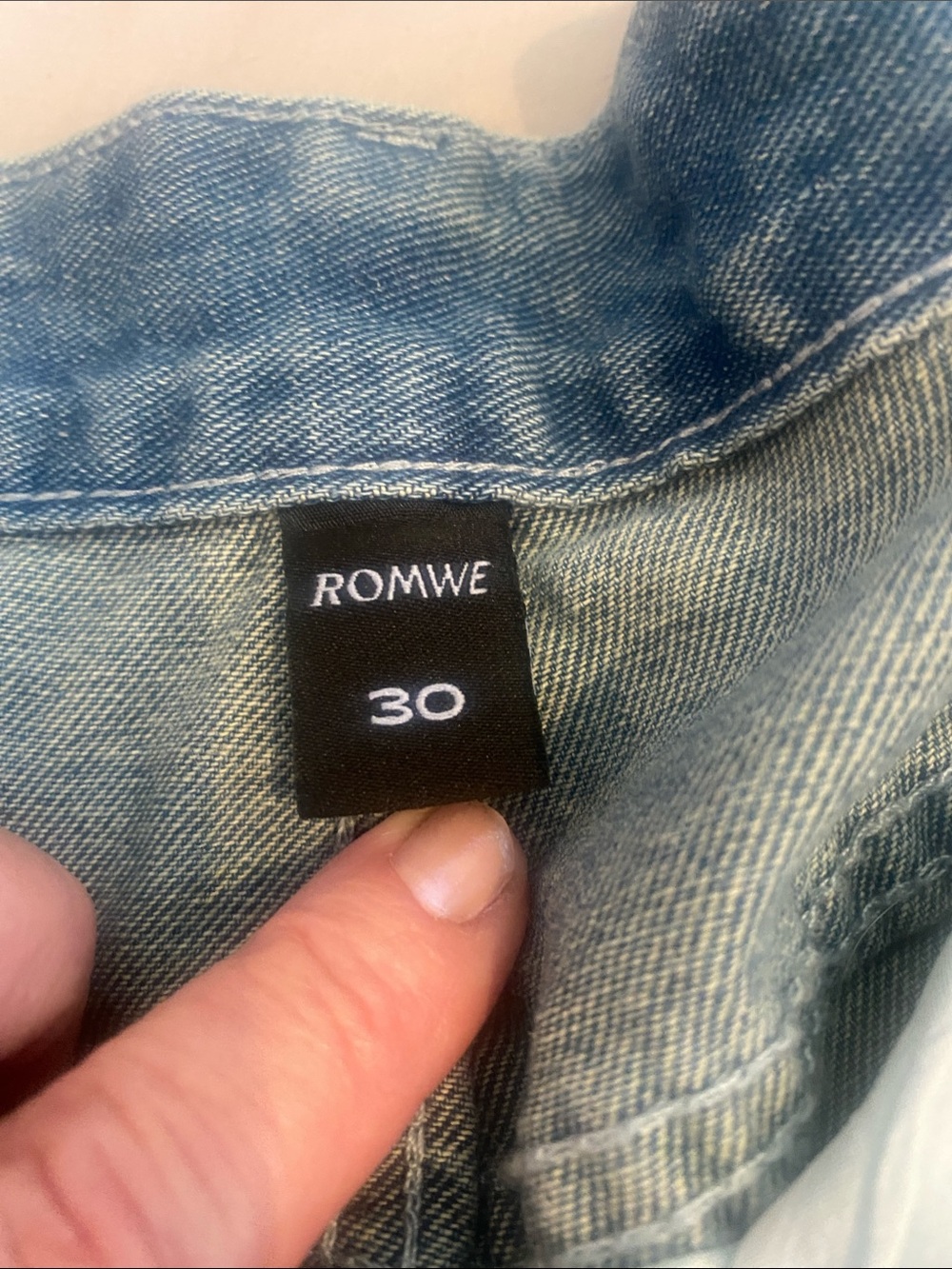 Autumn 🍂 wear ROMWE Light Blue Wide-Leg Jeans with Pink & White Floral Embroider - Picture 4 of 5